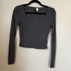 Divided HM long sleeved crop top small
